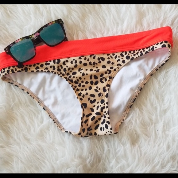 Bikini - Picture 3 of 5